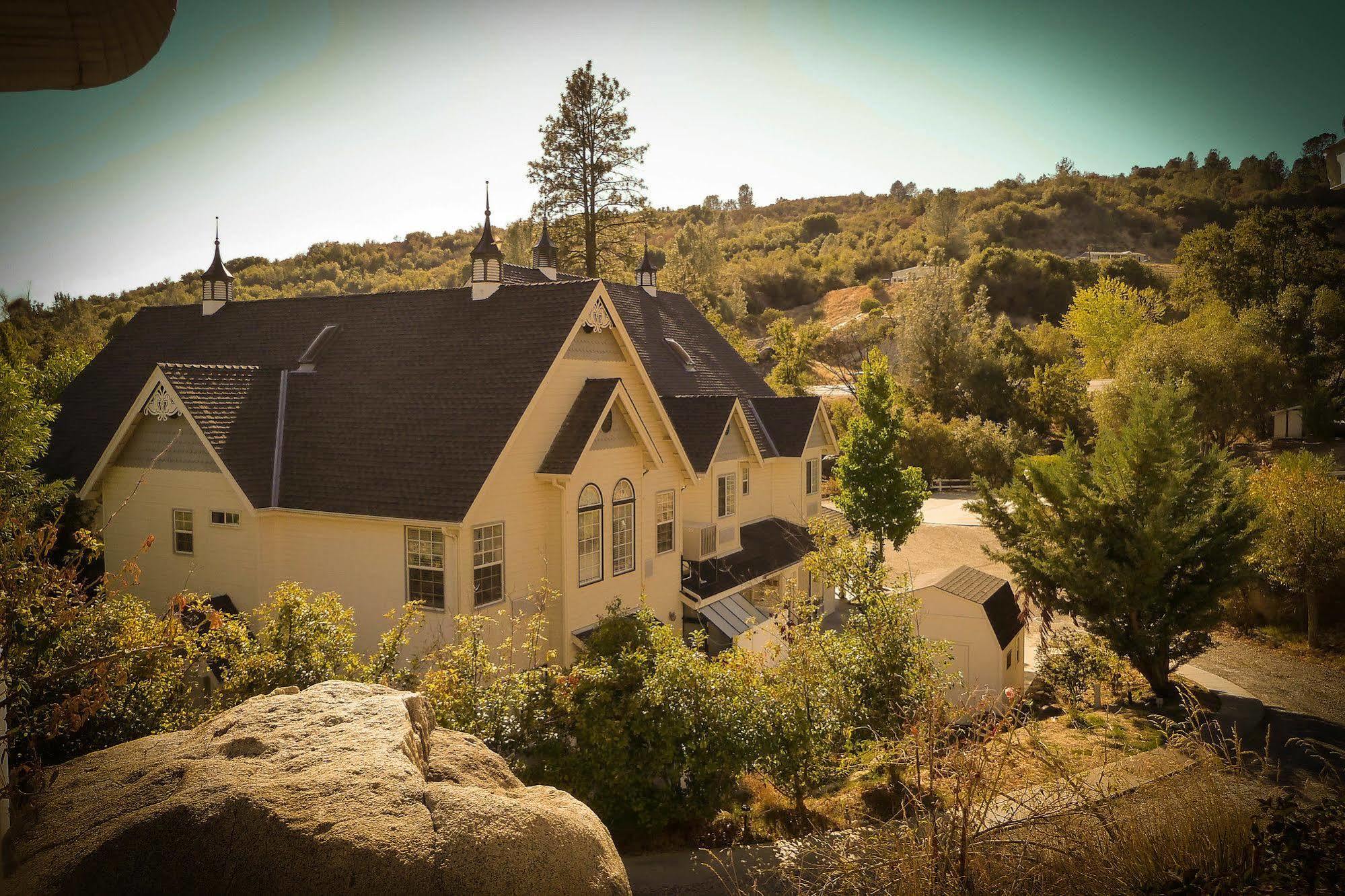 Hounds Tooth Inn Oakhurst Exterior photo